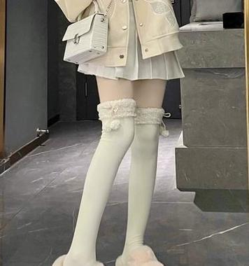 白色长筒袜在绝地求生中的获取方式是什么？  第2张